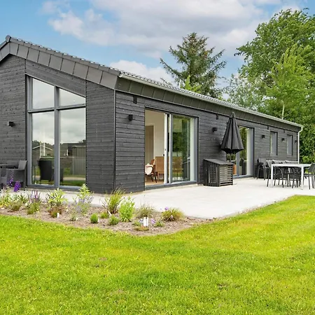 10 Person In Ansager